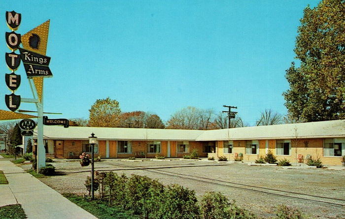 Kings Arms Motel (Budget Inn) - Old Postcard (newer photo)